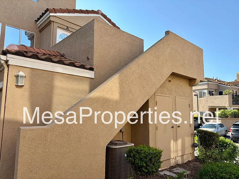 2 bed, 1.0 bath, 1035 sqft, $2,495 — Photo 2