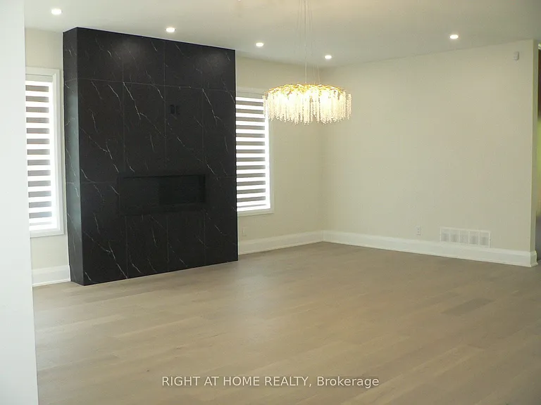 13 Bell Park St — Photo 2