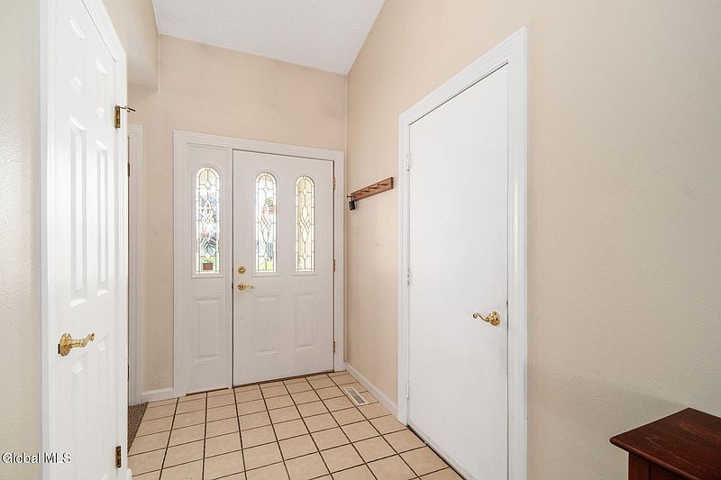 3rd image of 77 Capitol Place
