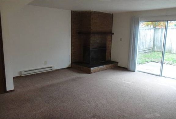 Living Room w/Fireplace