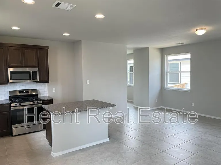 196 Fabion St — Photo 16