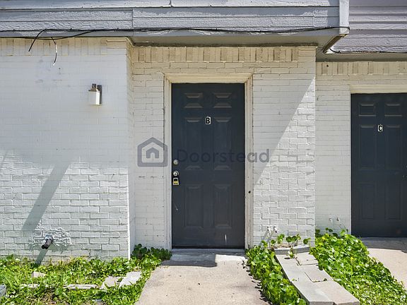 5th image of 4626 San Jacinto St APT B