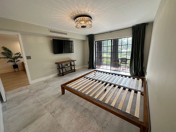 Master Bedroom (fits king bedroom set)