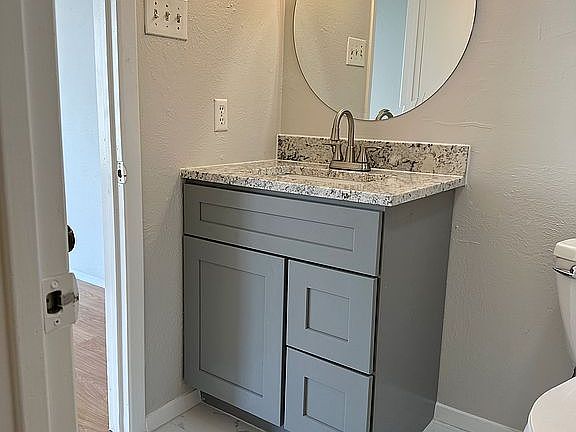 Full Bathroom Upstairs 