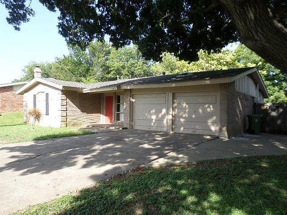 2nd image of 2409 Brookshire St