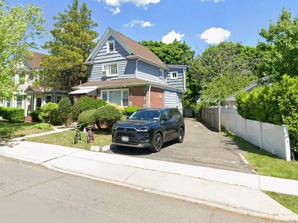 14 Chestnut Street, Lynbrook, NY 11563