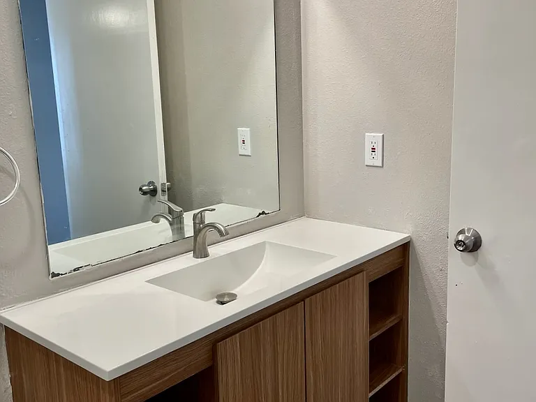7505 Pennsylvania NE - A — Photo 10