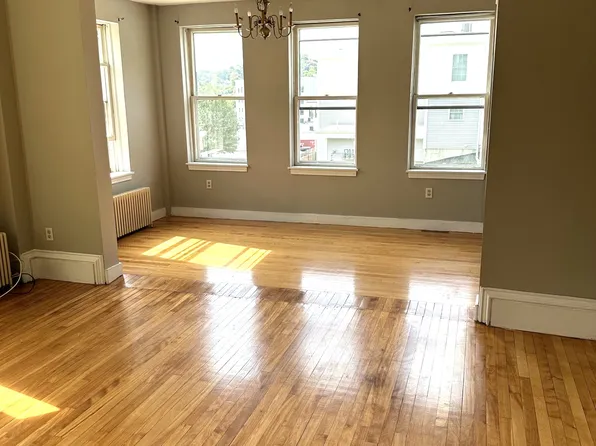 50 Blossom St APT 1A, Fitchburg, MA 01420