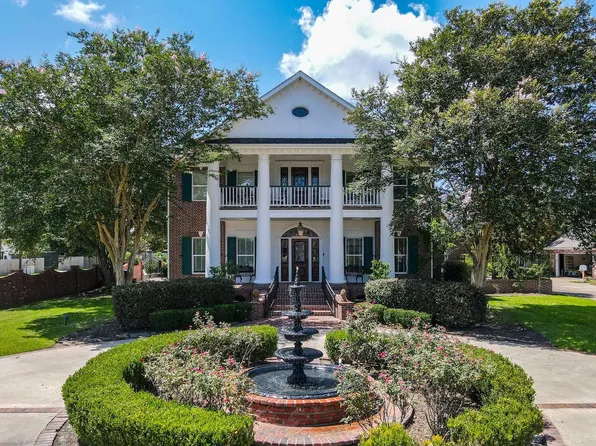 1301 Charlestown Ln, Lake Charles, LA 70605
