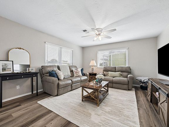 4th image of 161 Barracuda St