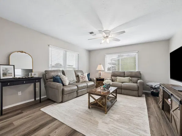161 Barracuda St, Bayou Vista, TX 77563