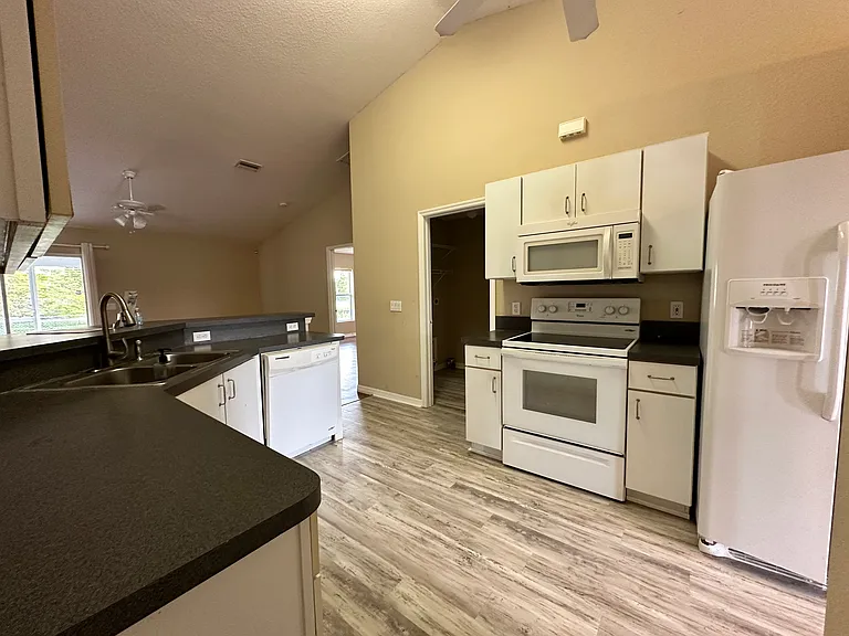 13522 Darnell Ave — Photo 7