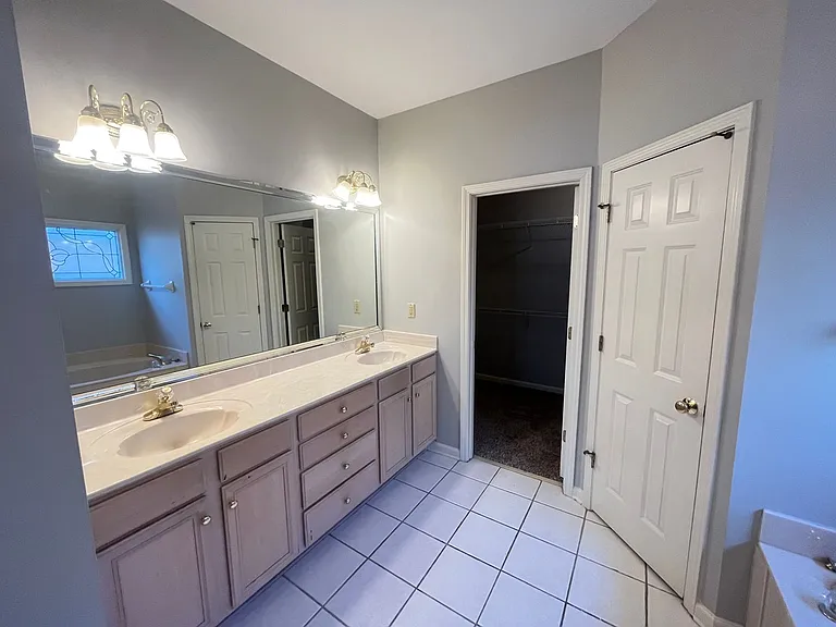 8570 Meadow Green Dr — Photo 12