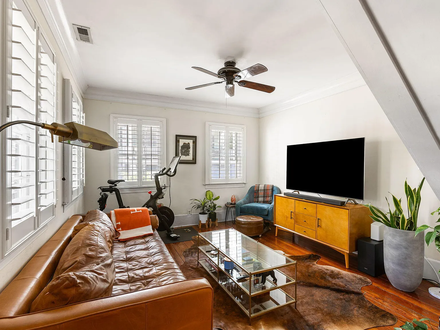 2 bed, 1.5 bath, 1038 sqft, $4,500 — Photo 2