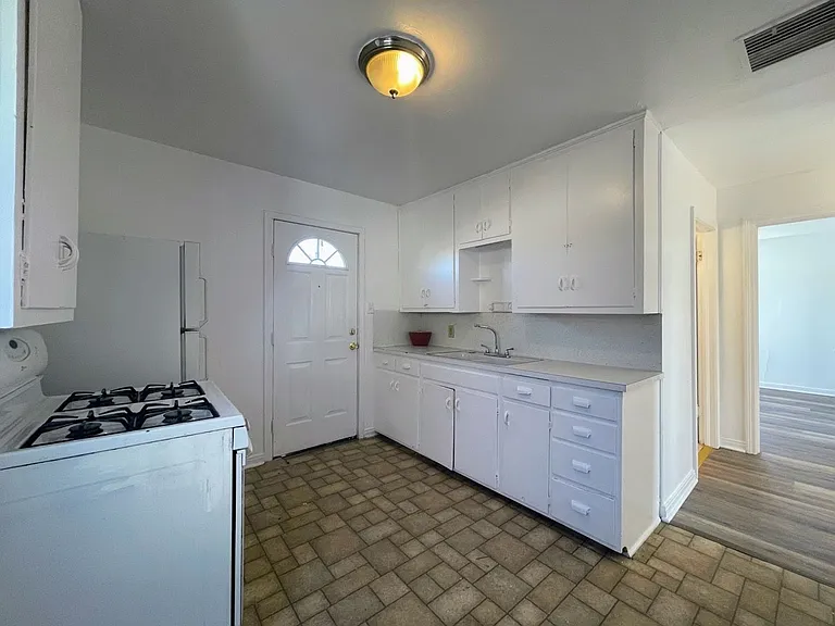 3702 Beaumont Ave — Photo 10