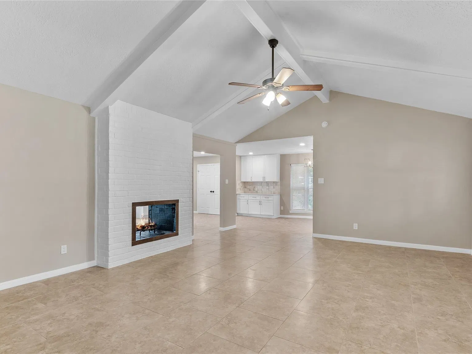 3 bed, 2.0 bath, 2197 sqft, $2,300 — Photo 2