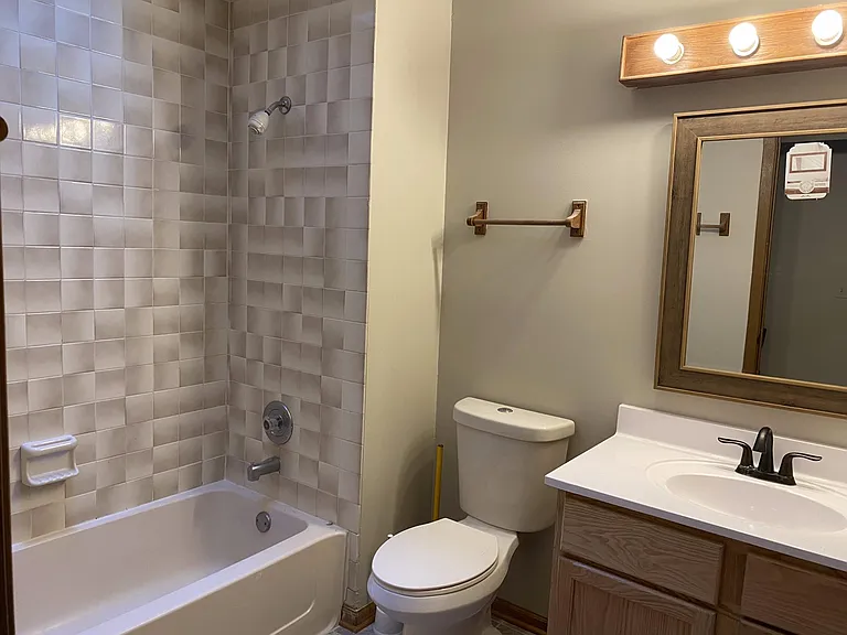 2720 Springdale Cir — Photo 15