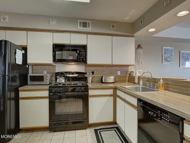 900 Ocean Ave #24 — Photo 13