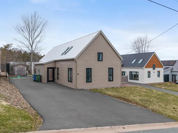 18 Monarch Ter, Truro, NS B2N