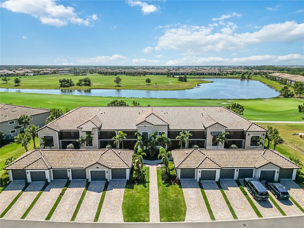 5664 Palmer Cir #102