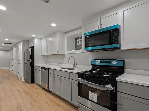 2nd image of 1521 N Maplewood Ave #G