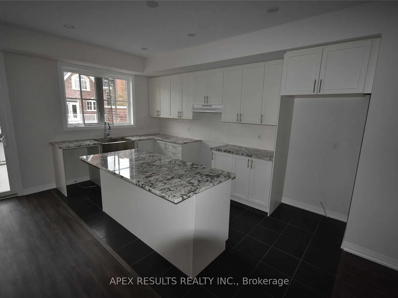 3 bed, $3,795 — Photo 4