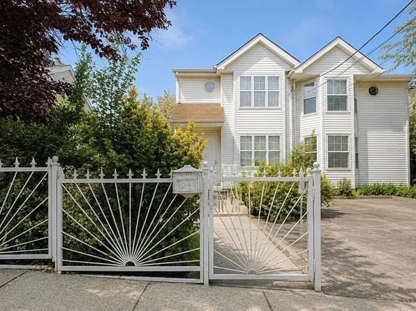 56B Country Dr N, Staten Island, NY 10314