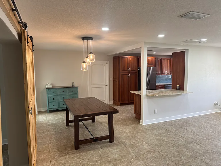 617 Luzon Ave — Photo 23
