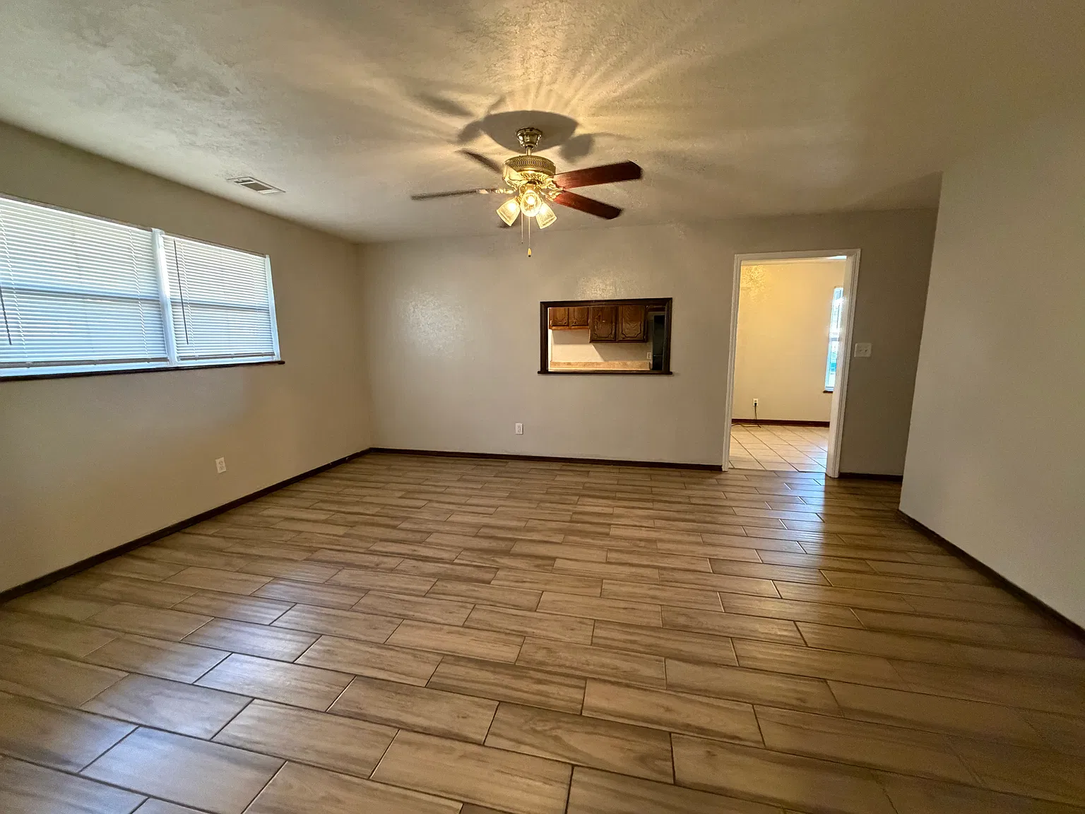 4 bed, 1.5 bath, 1480 sqft, $1,550 — Photo 4