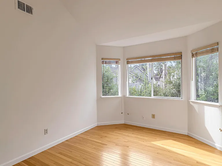 302 Tadley Ct — Photo 21