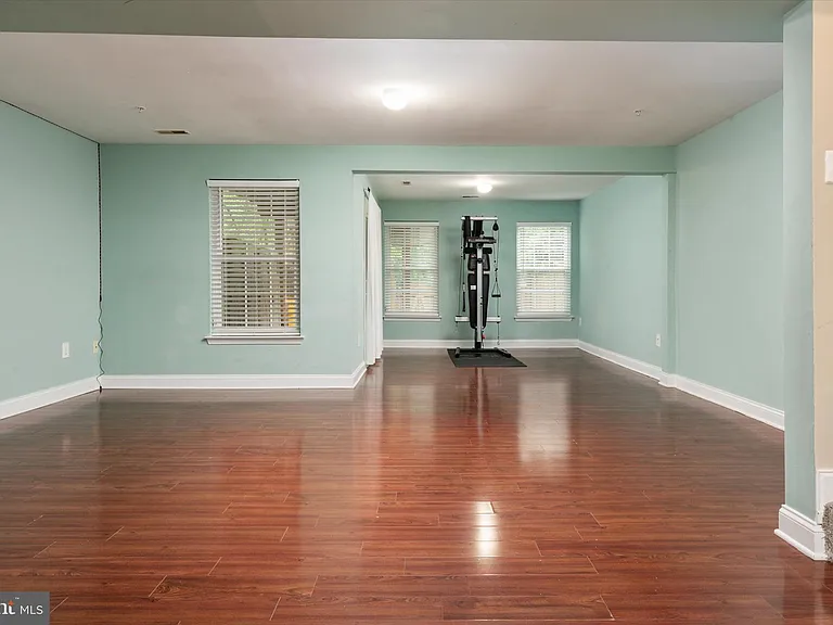 824 Stonehurst Ct — Photo 27