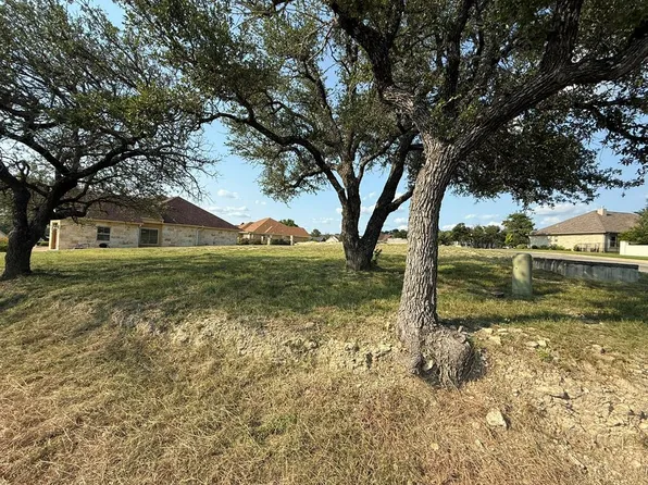 1902 Valencia Dr N, Kerrville, TX 78028