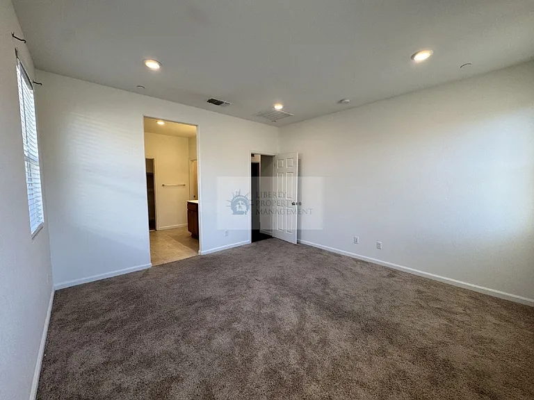 7216 E University Ave — Photo 10