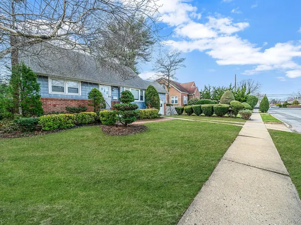 2492 6th Avenue, East Meadow, NY 11554