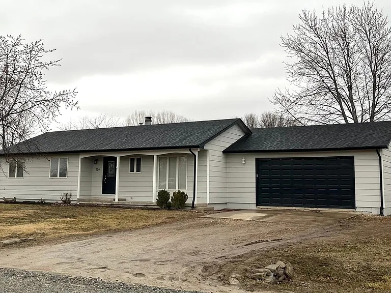 220 S Patrick Henry Rd — Photo 1