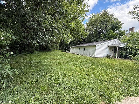 4th image of 326 Mead St