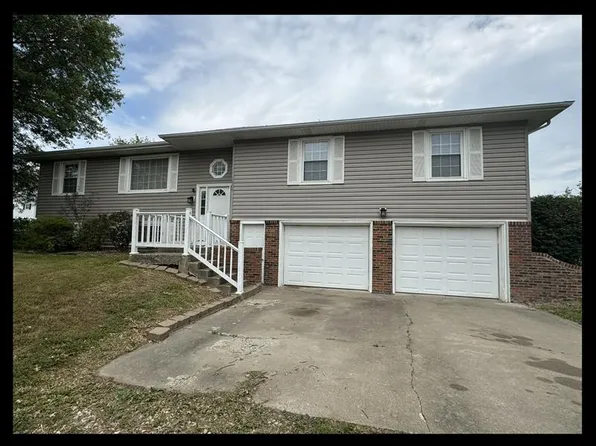 1304 Englewood Dr, Macon, MO 63552