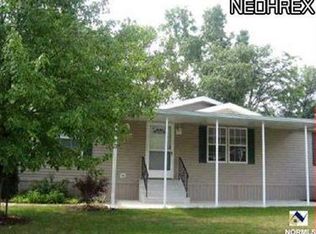 19 Orchard Grv, Olmsted Falls, OH 44138