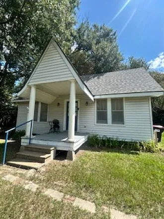 208 Tours St — Photo 3