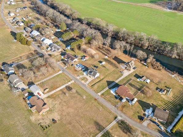 286 Circle R Dr, Benton, TN 37307