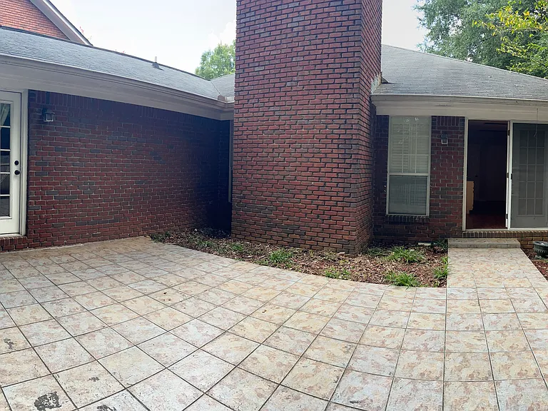 2101 Fox Ridge Rd — Photo 13