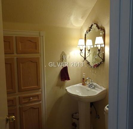 5th image of 405 Clifton Heights Dr