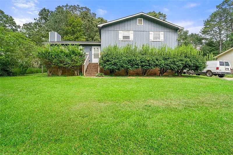 1st image of 3006 Deshong Dr