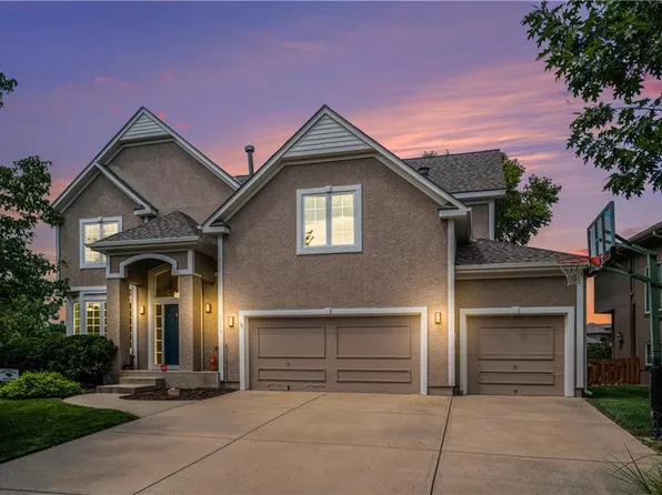 5712 Payne St, Shawnee, KS 66226