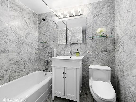 5th image of 205 E 63rd St APT 15A