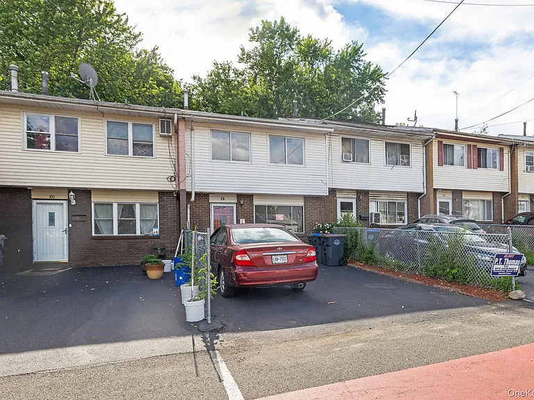 78 Roosevelt Dr — Photo 1