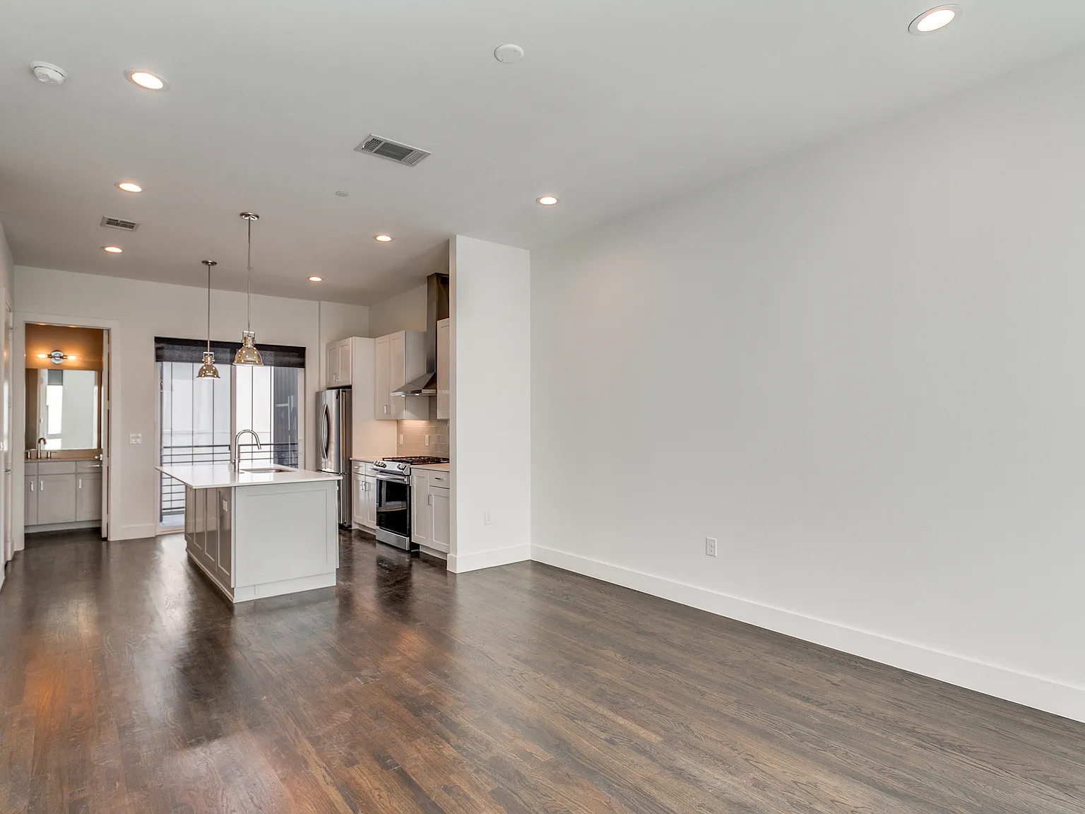 2 bed, 2.5 bath, 1488 sqft, $3,100 — Photo 4