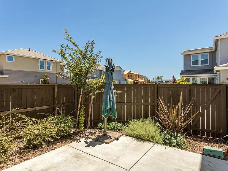 4821 Holden Dr — Photo 39