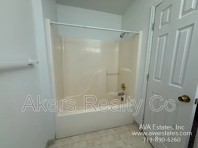 1405 E 19th St #B — Photo 10