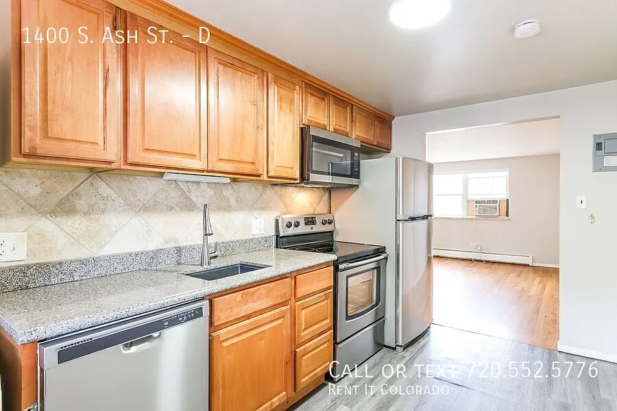 Price Drop! **Newly Updated 2 Bed 1 Bath Unit Available Now — Photo 4